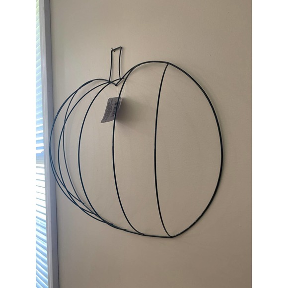 Large Halloween Fall Thanksgiving Pumpkin Wreath Form Wreath Frame Wreath Base - Picture 2 of 4